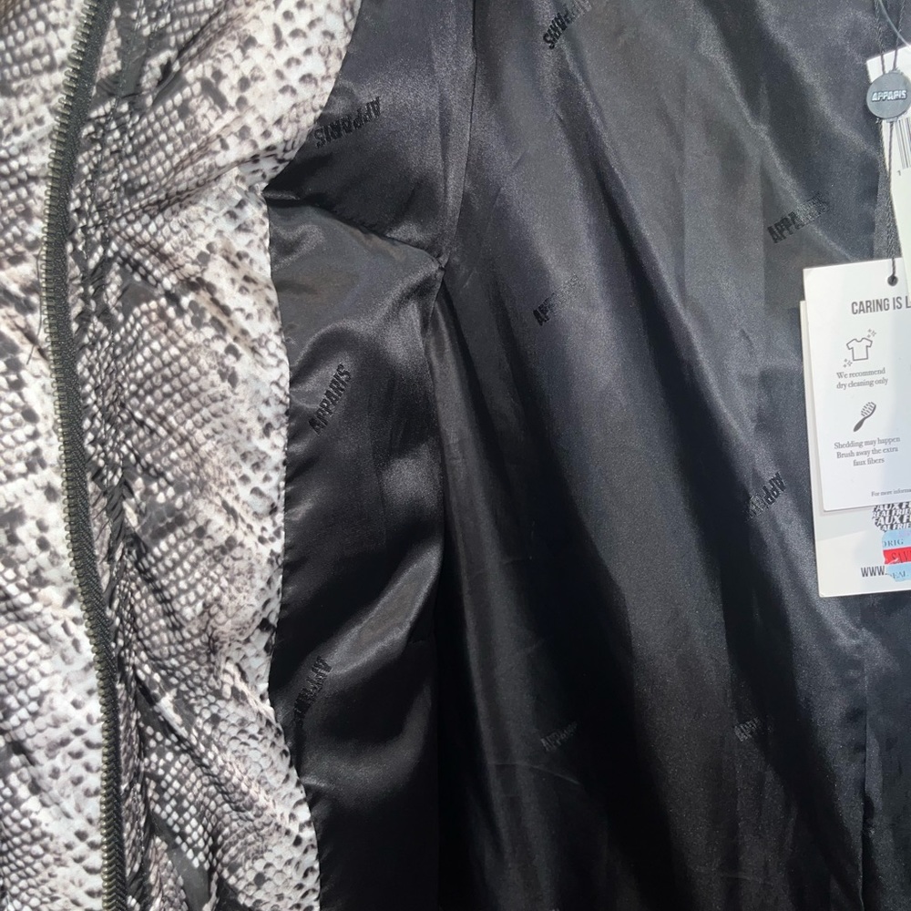 Python Print Coat - Picture 7 of 8